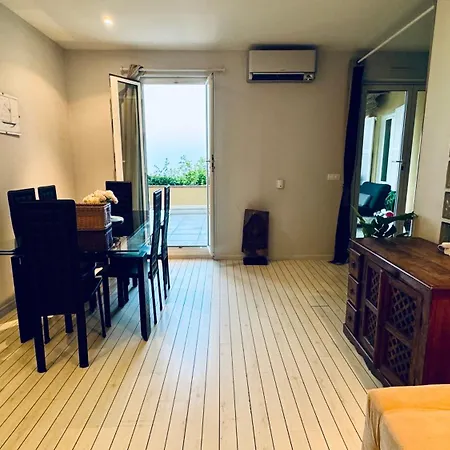 Flat With Terrace Sea View And Mountain View Apartment *